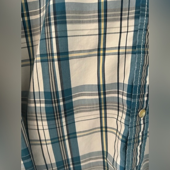 5/$25 Hollister men’s plaid pearl snap shirt size large - Picture 4 of 10